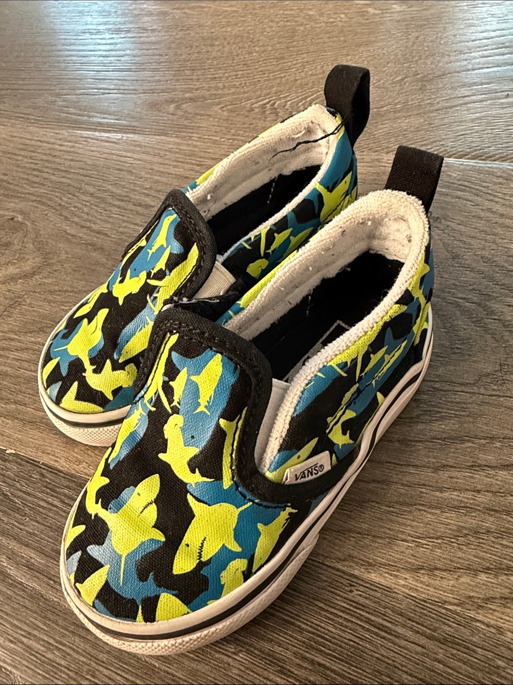 Vans 5C Kids Slip-On Sneakers in Blue, Yellow & Black Shark Print